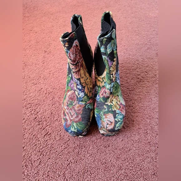 Floral Tapestry Platform Boots - Picture 2 of 2